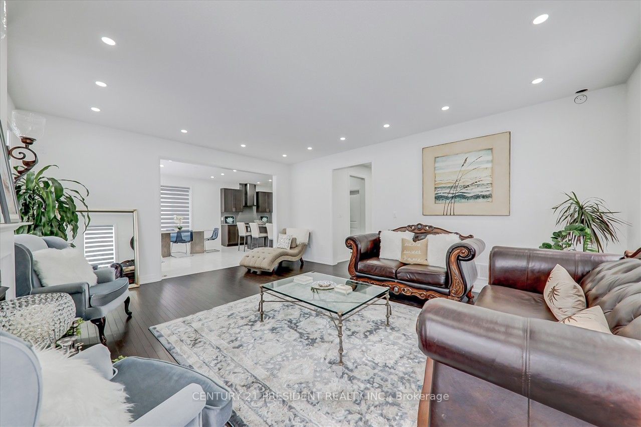 18 Blenheim Circle