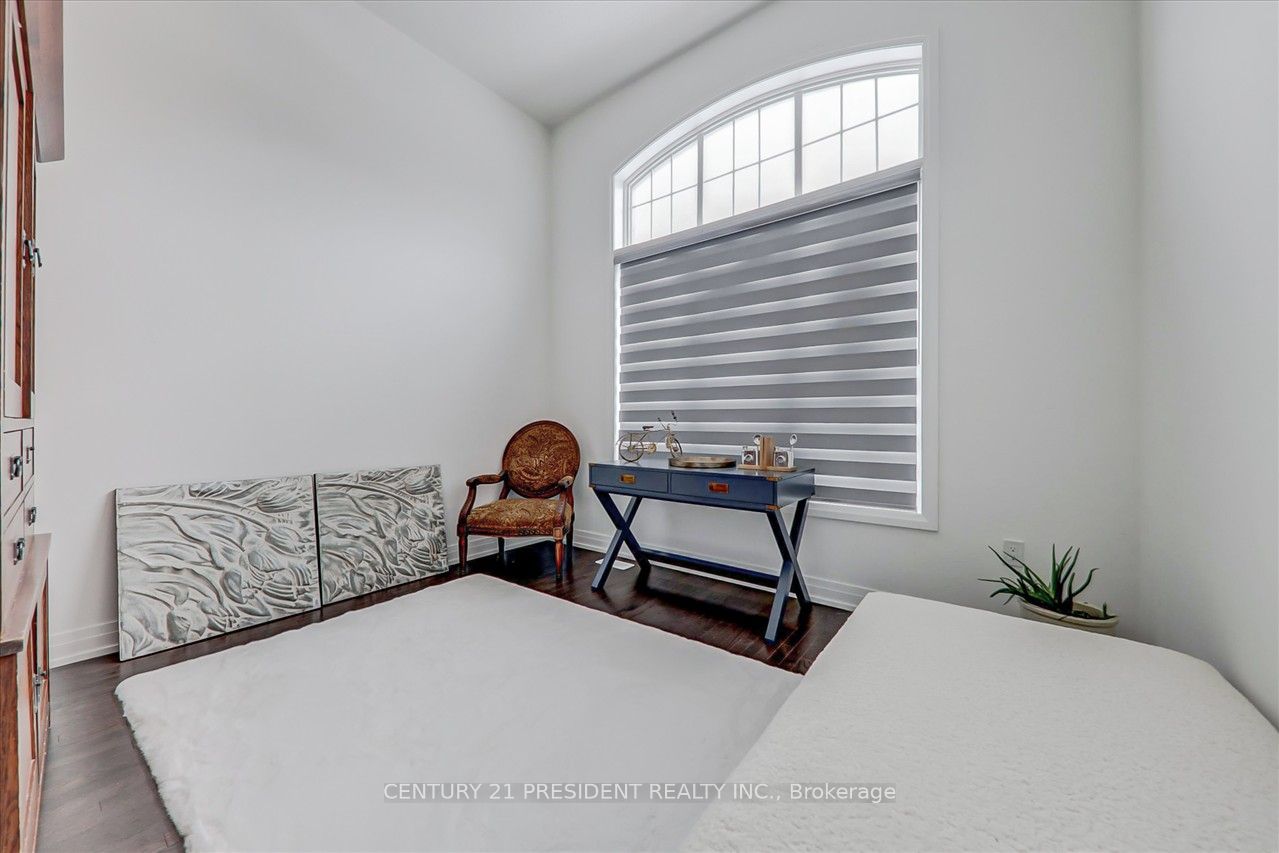 18 Blenheim Circle