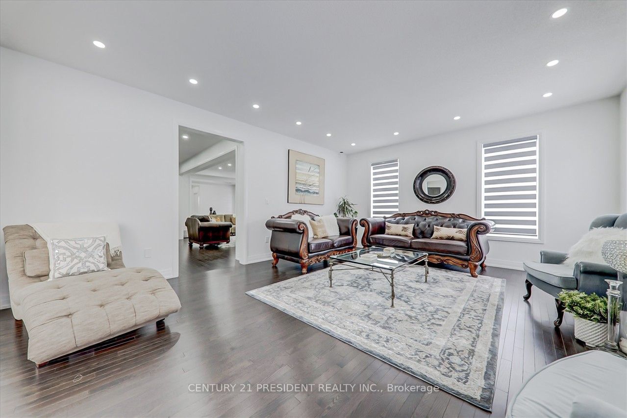 18 Blenheim Circle