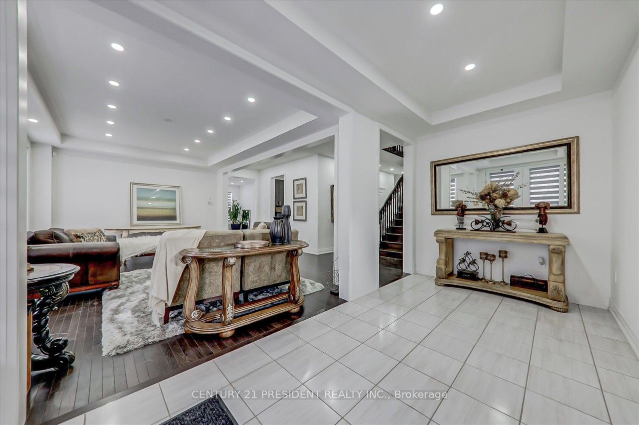 18 Blenheim Circle