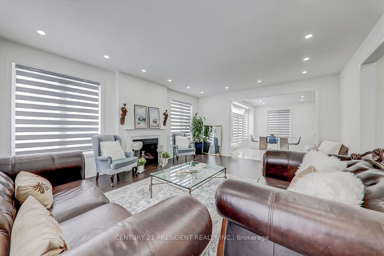 18 Blenheim Circle