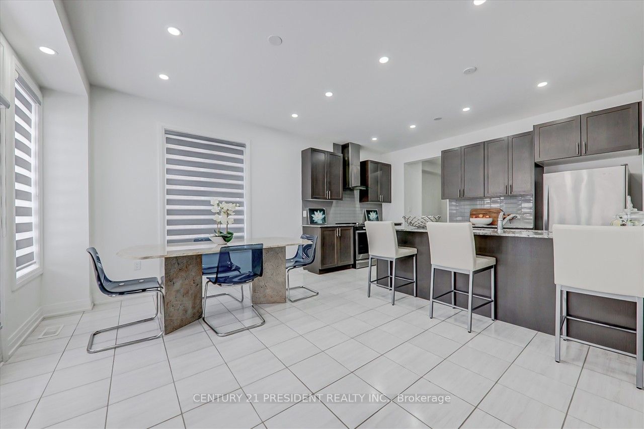 18 Blenheim Circle