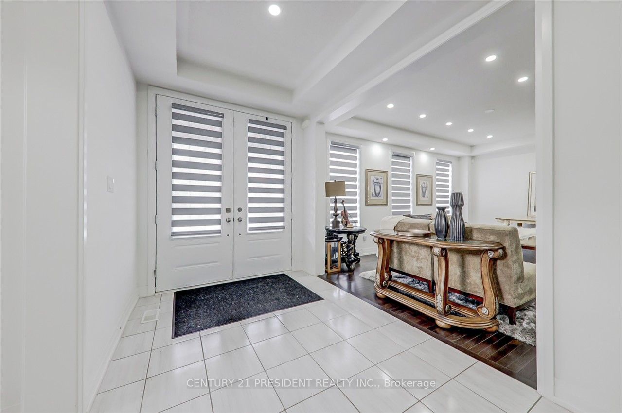 18 Blenheim Circle