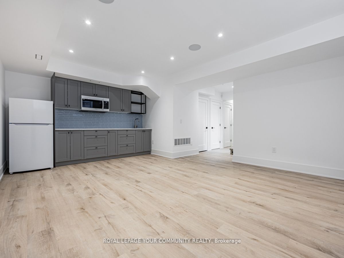 6 Doris Dr