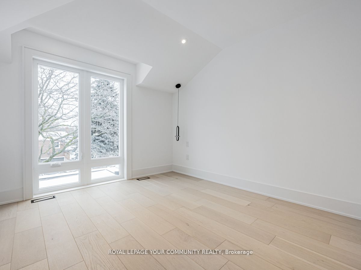 6 Doris Dr