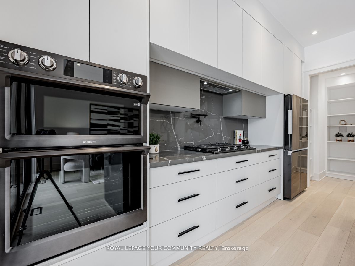 6 Doris Dr