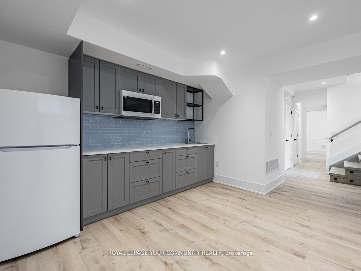 6 Doris Dr