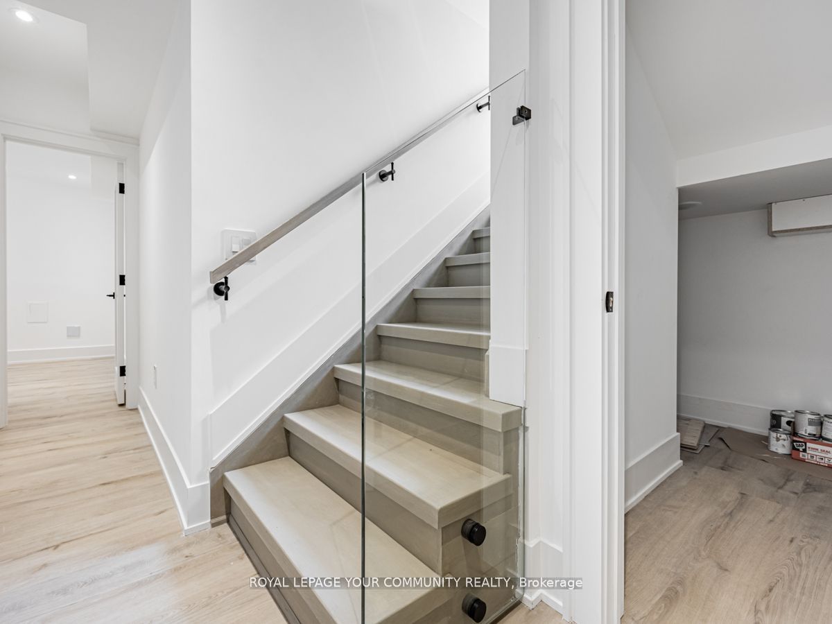 6 Doris Dr