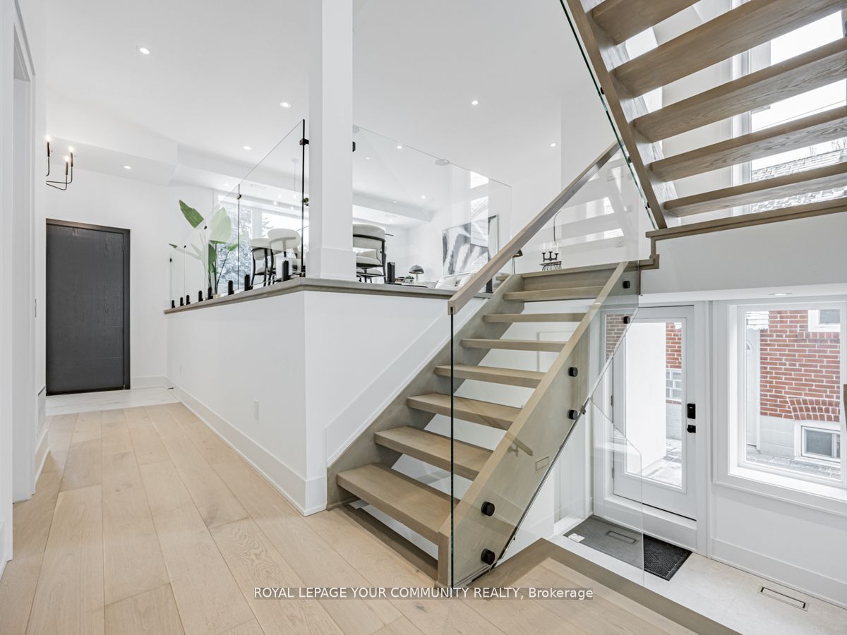 6 Doris Dr