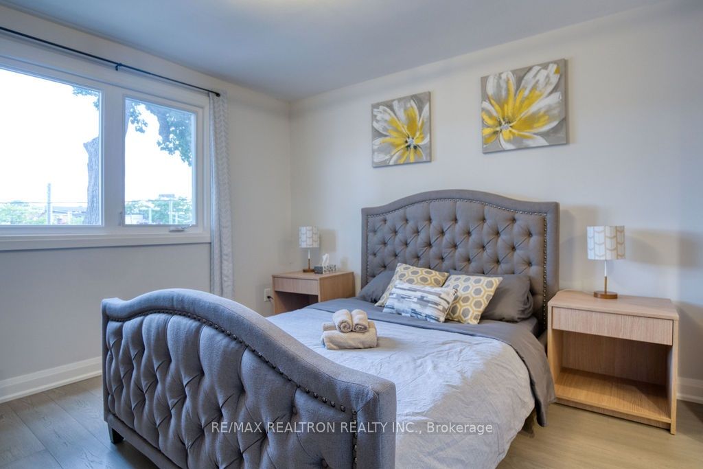 24 Erindale Ave