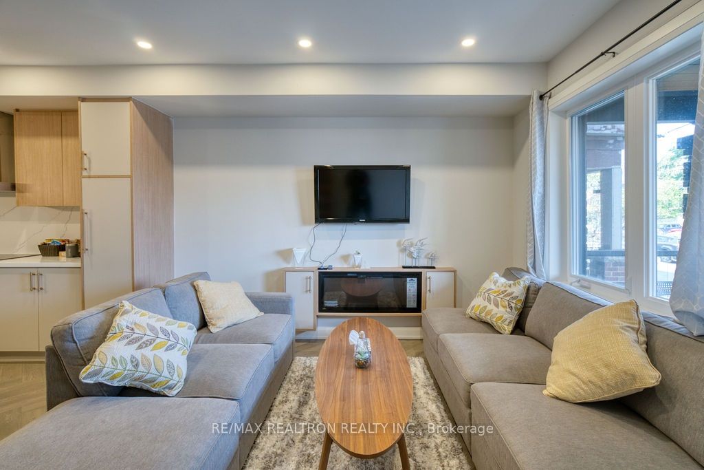 24 Erindale Ave
