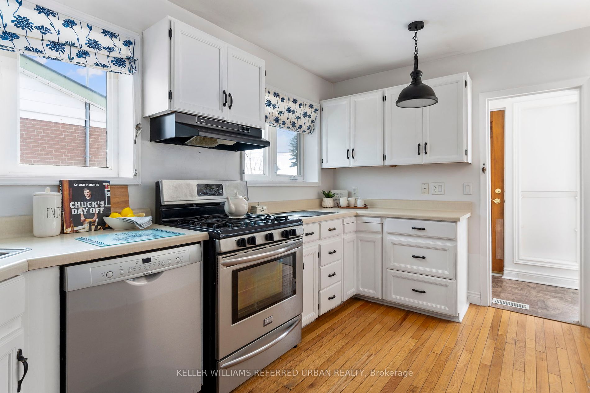 28 Trinnell Blvd