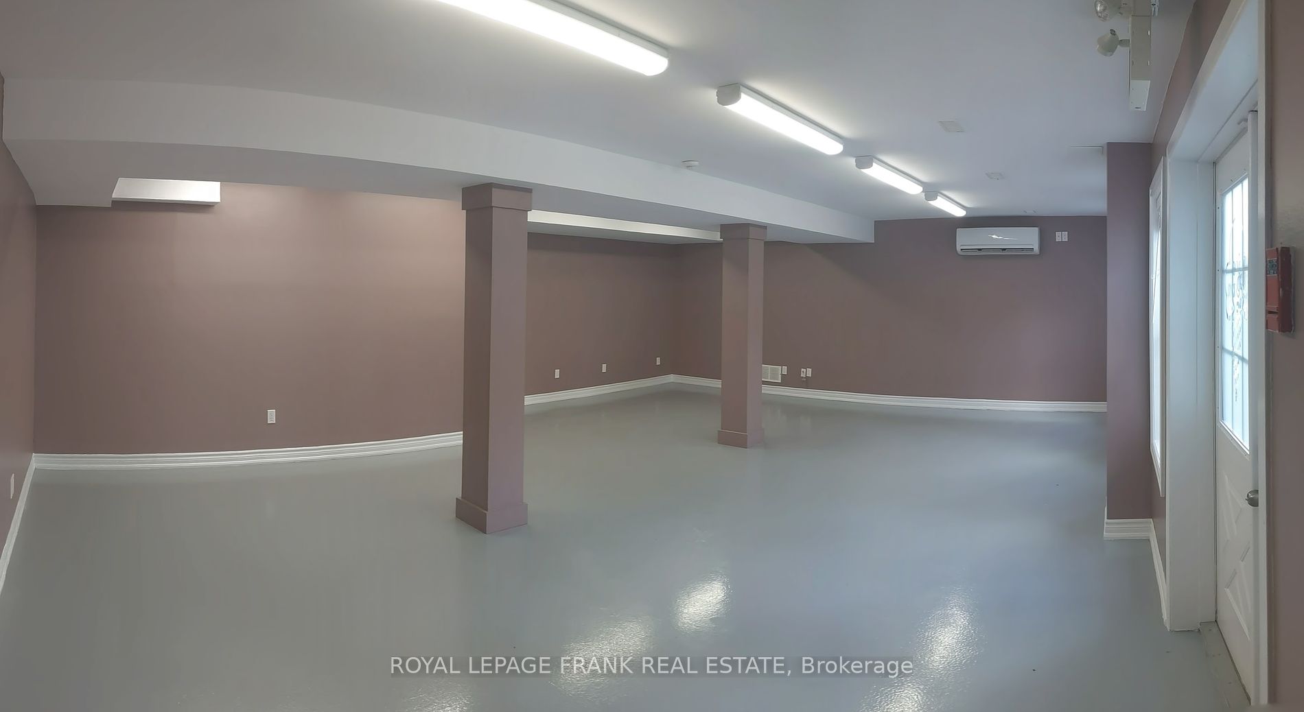 116 King St W