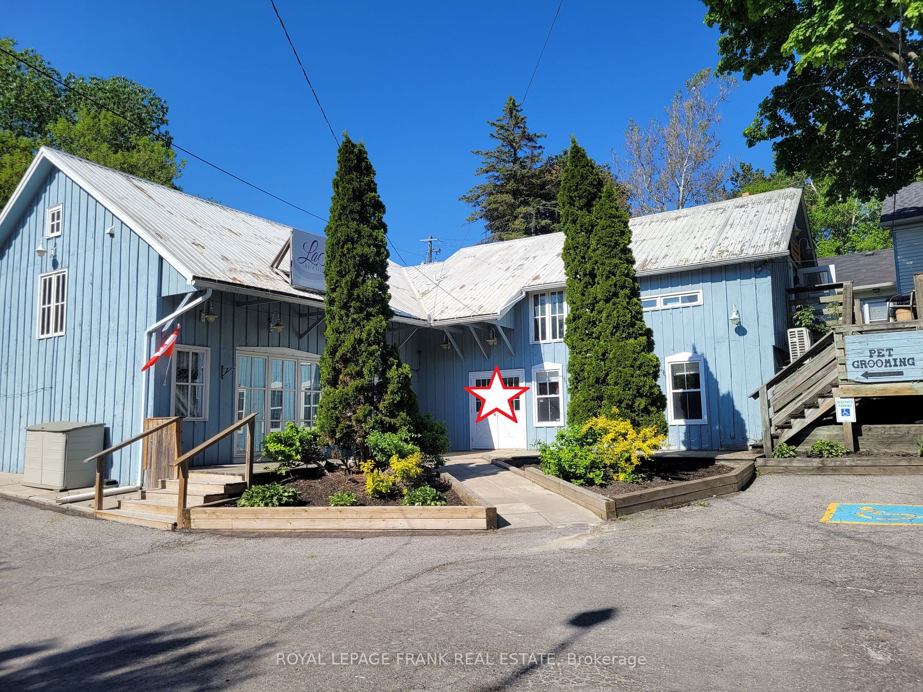 116 King St W
