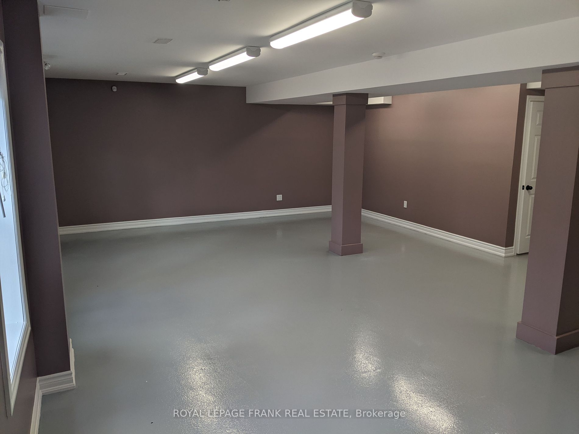 116 King St W