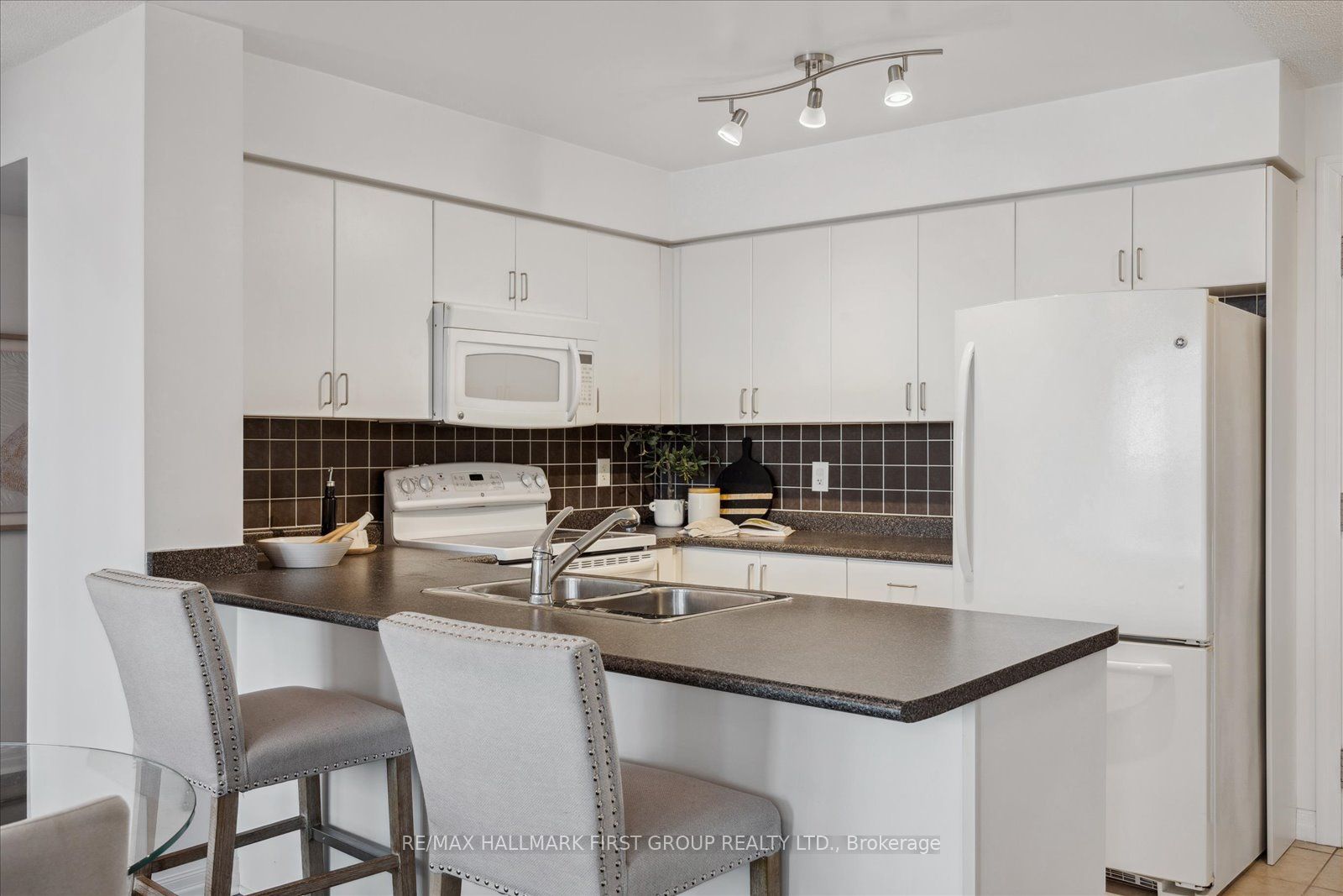 1600 Charles St, #707