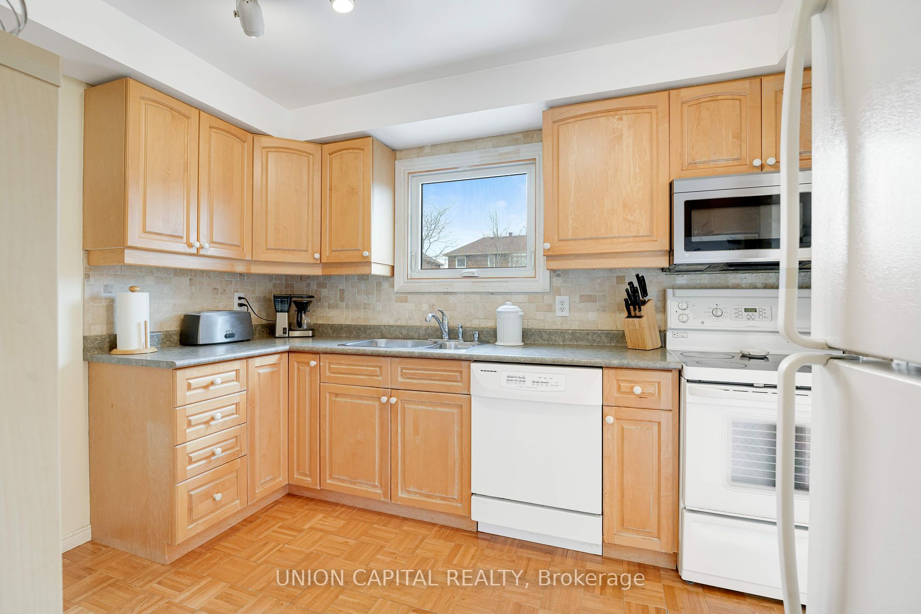 73 HUMPHREY Drive
