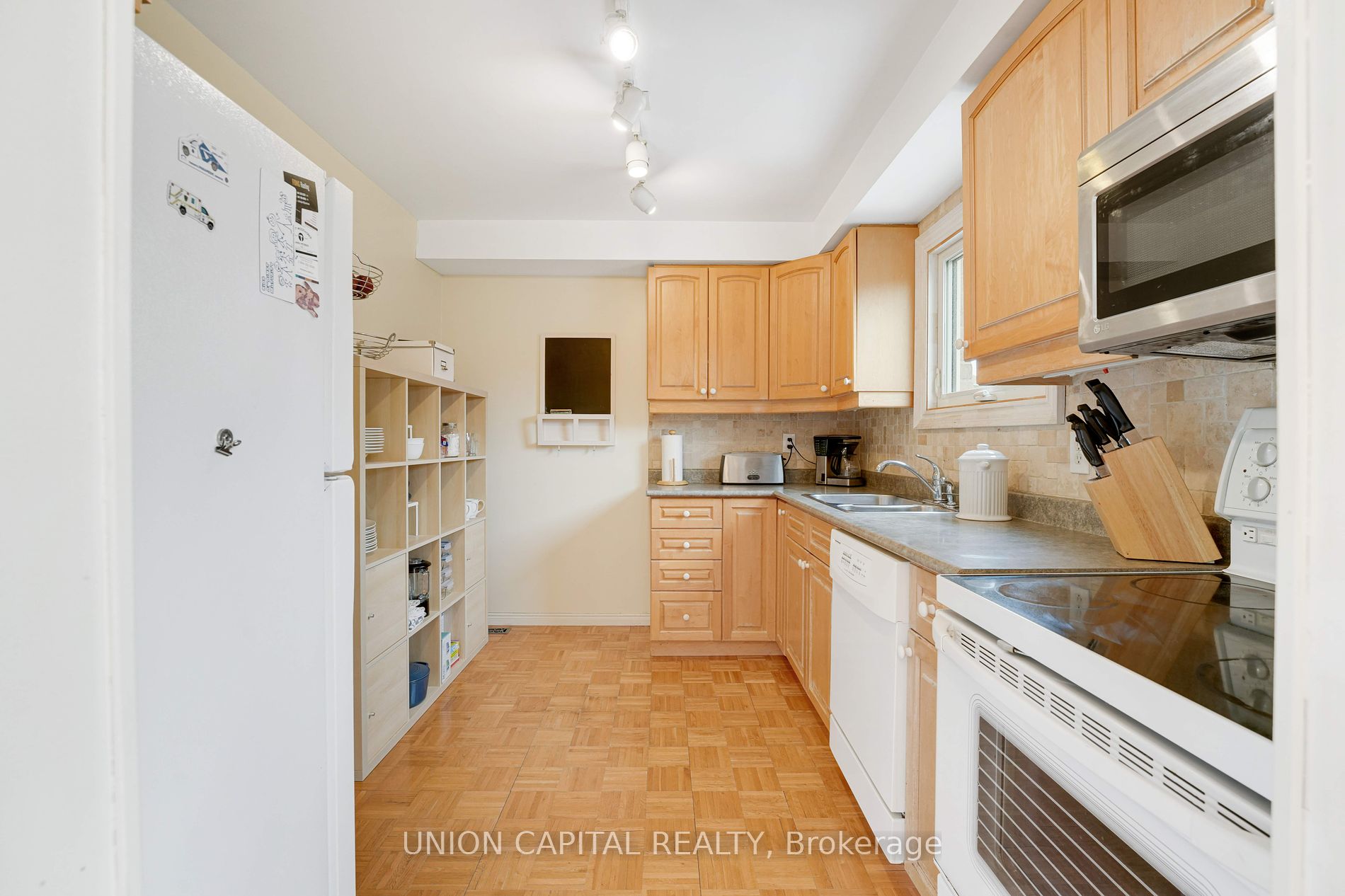 73 HUMPHREY Drive