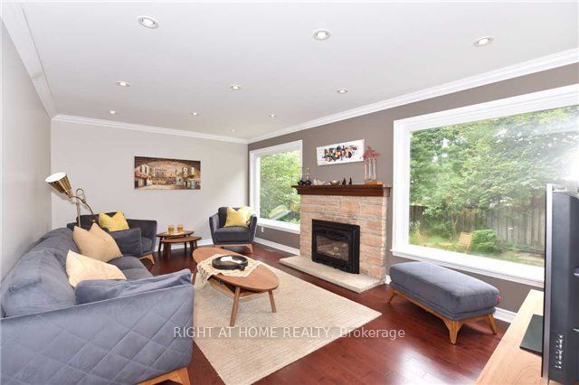 533 Braeburn Cres