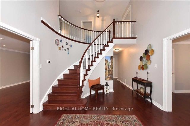 533 Braeburn Cres