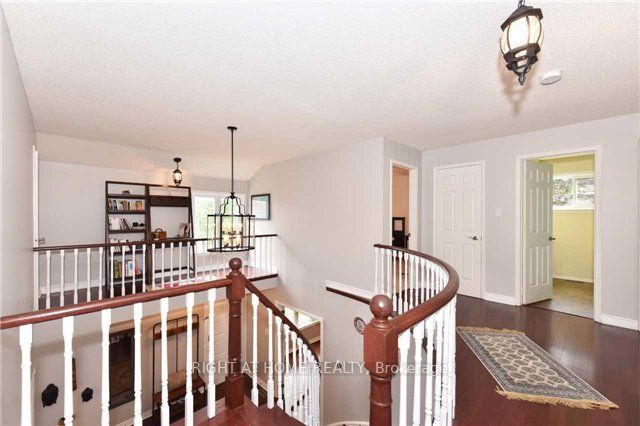 533 Braeburn Cres