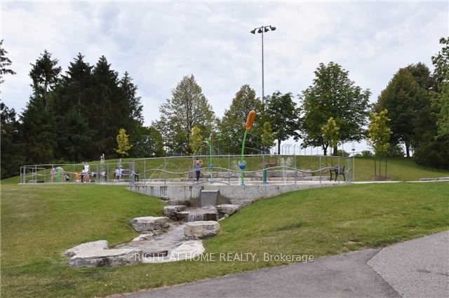 533 Braeburn Cres
