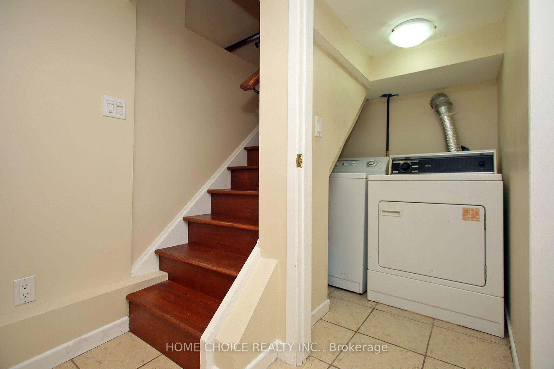106 Carlaw Avenue