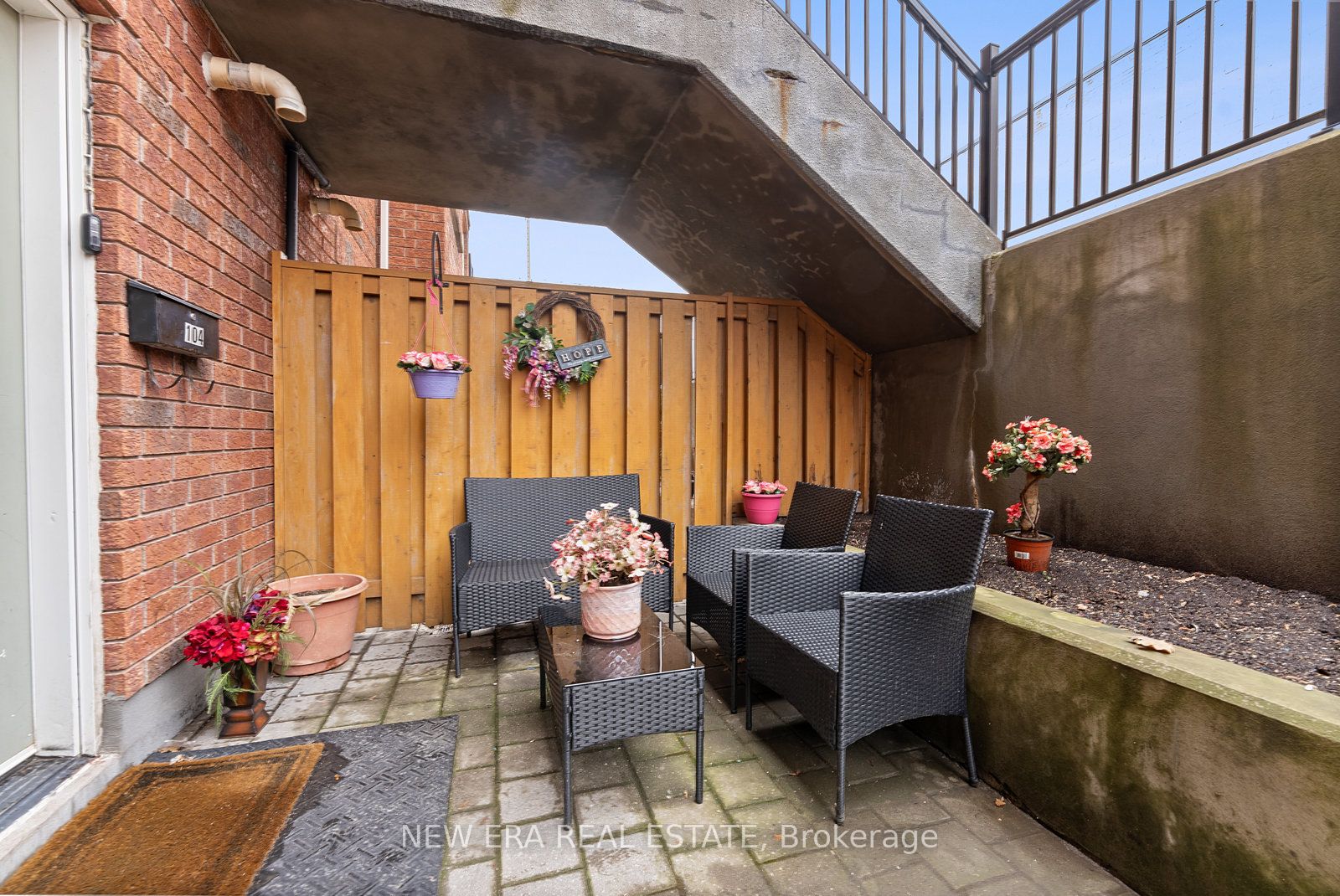 15 Strangford Lane, #104