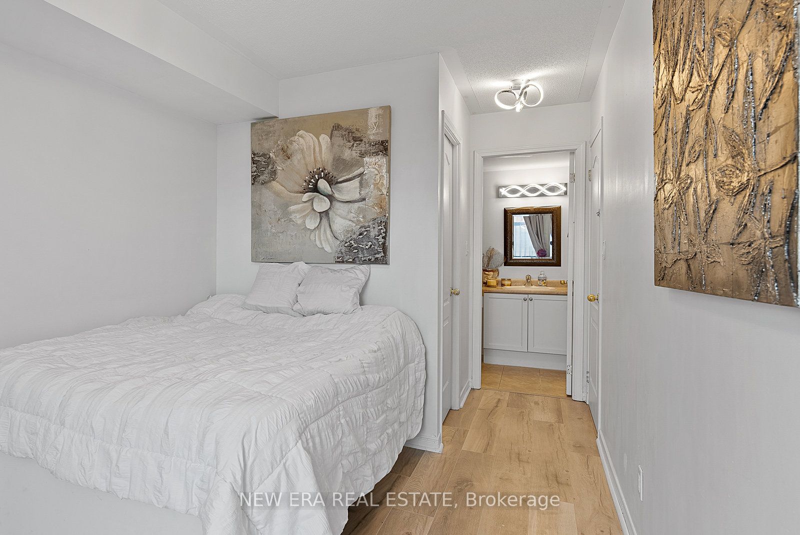 15 Strangford Lane, #104