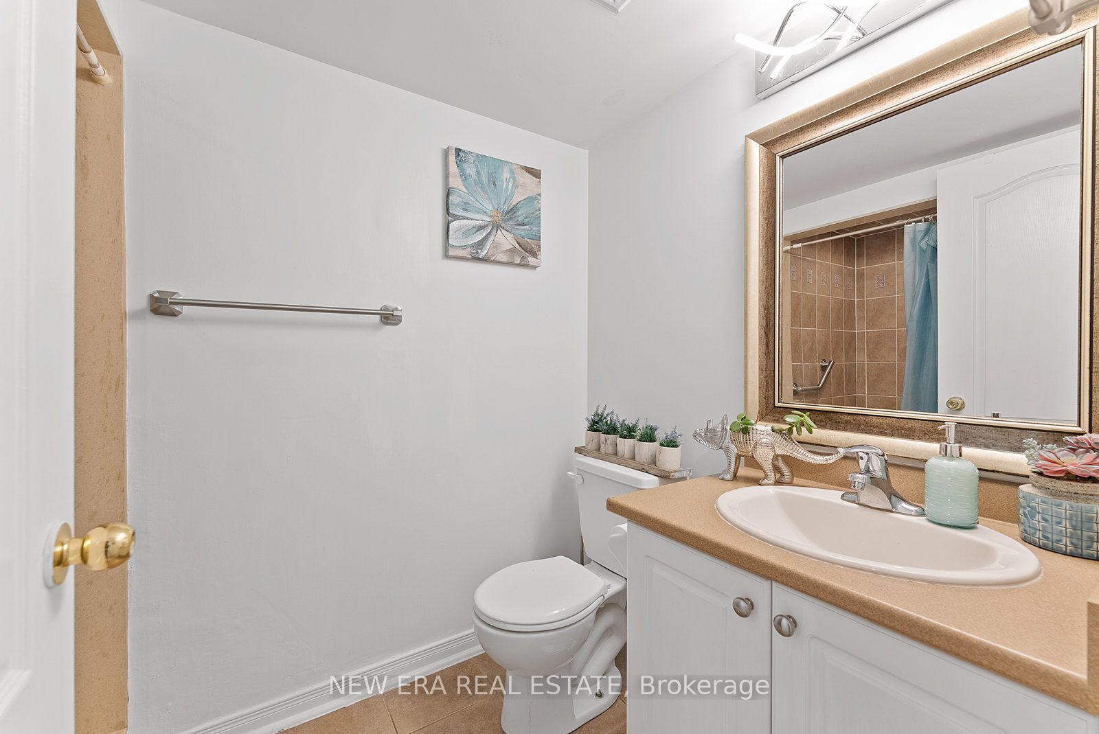 15 Strangford Lane, #104