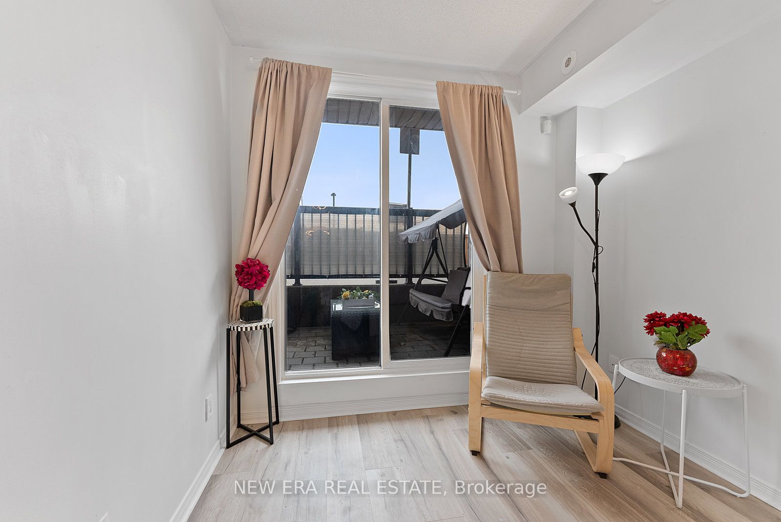 15 Strangford Lane, #104