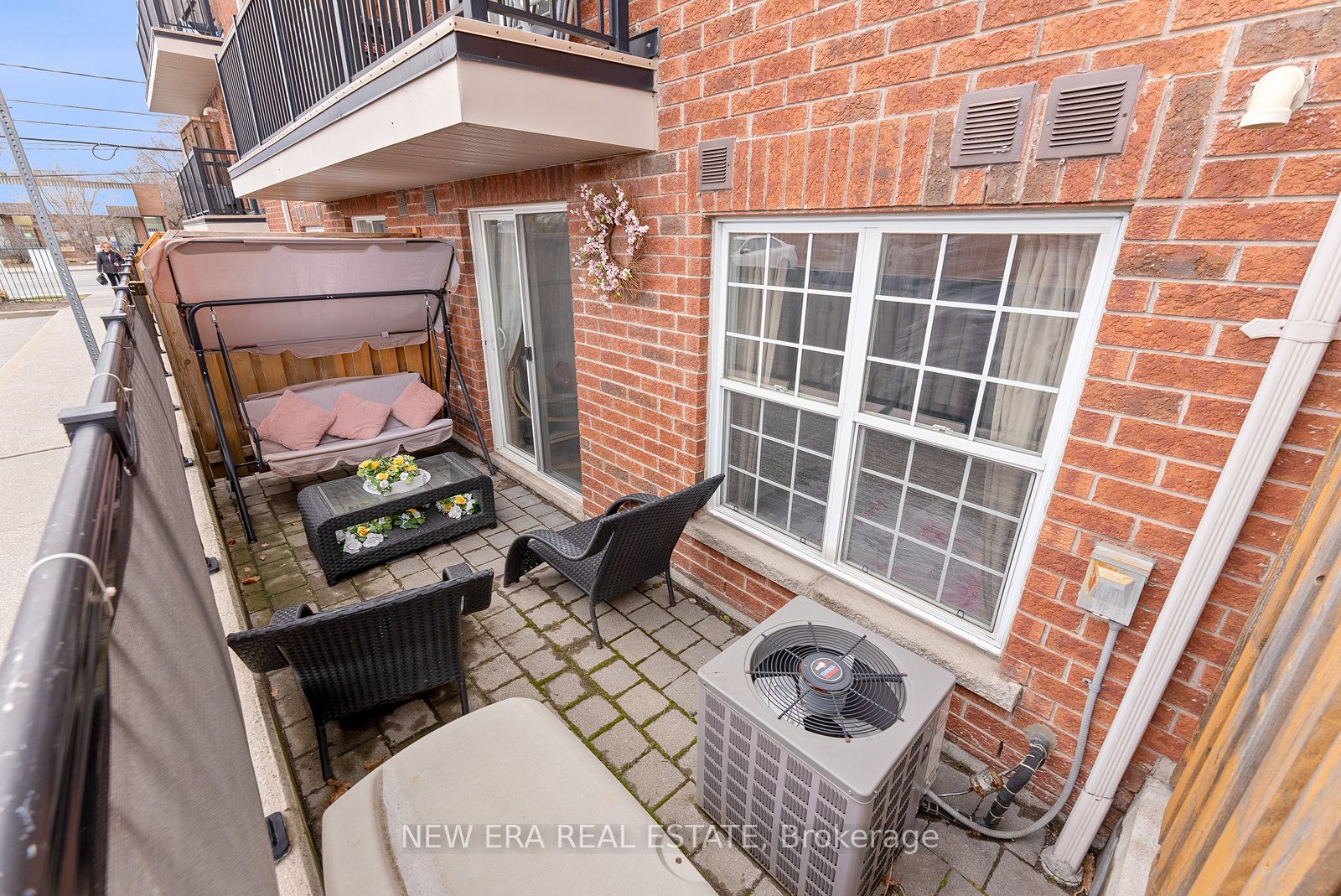 15 Strangford Lane, #104