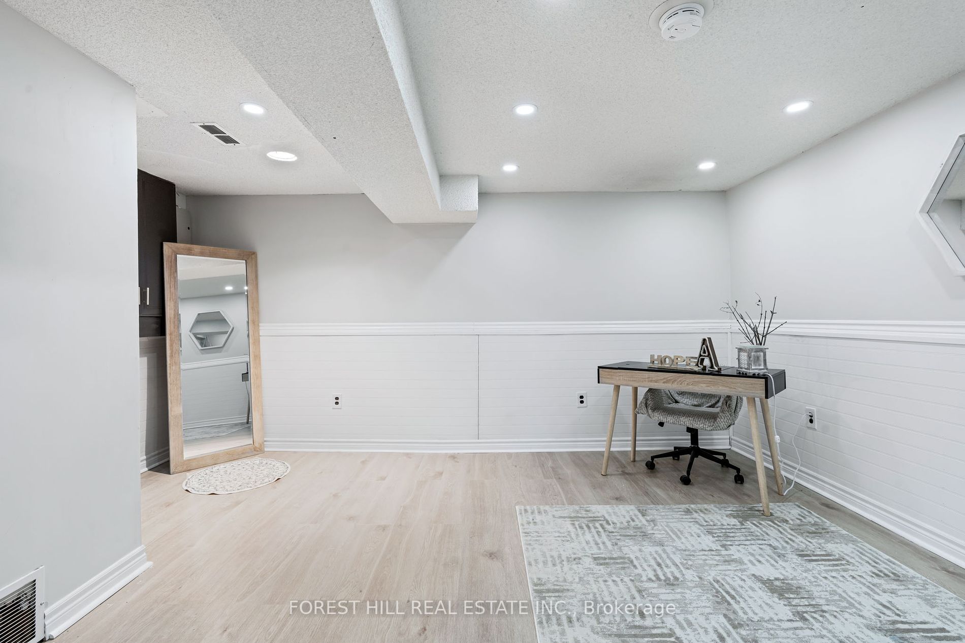 1436 Outlet Drive