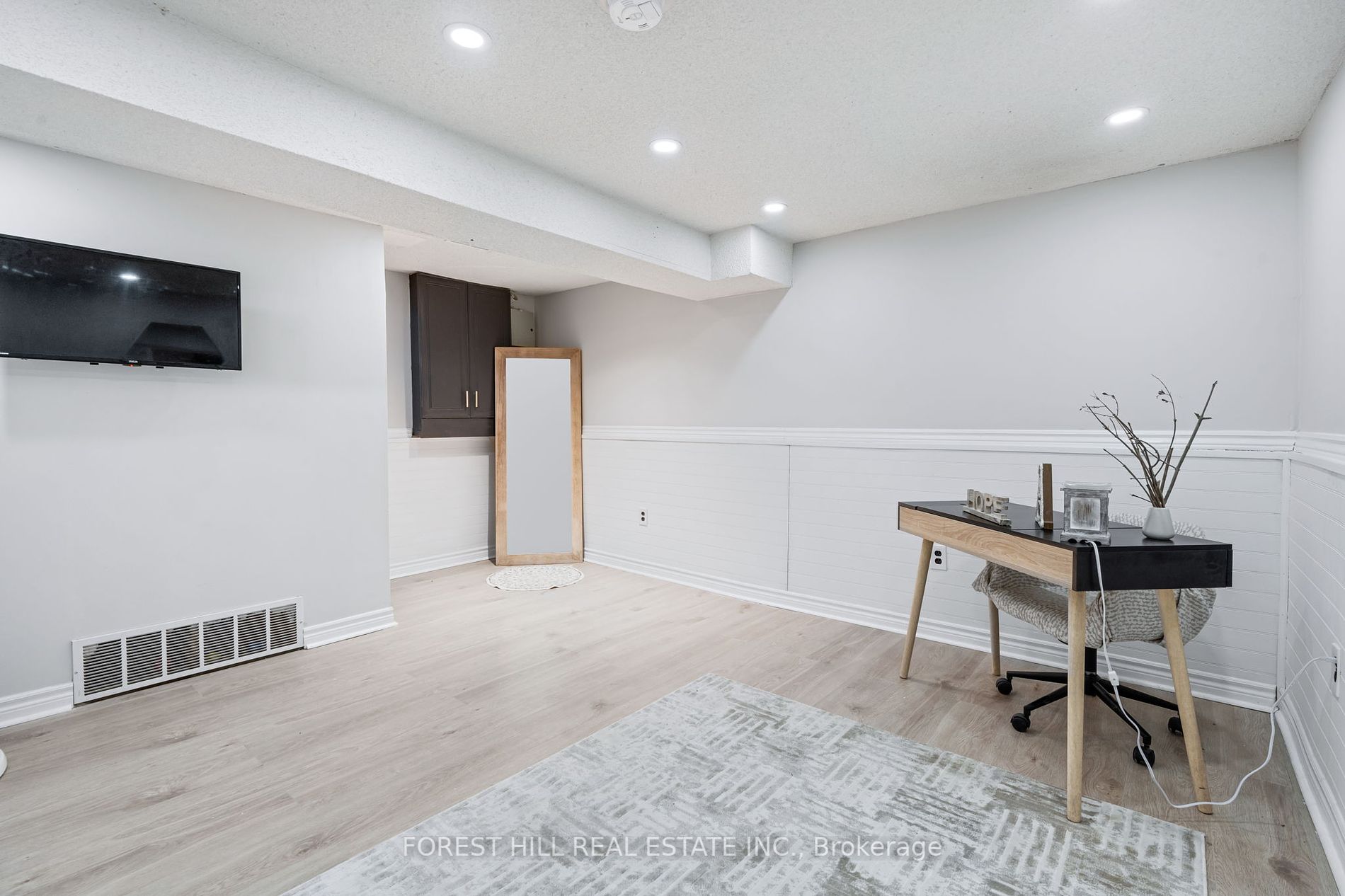 1436 Outlet Drive