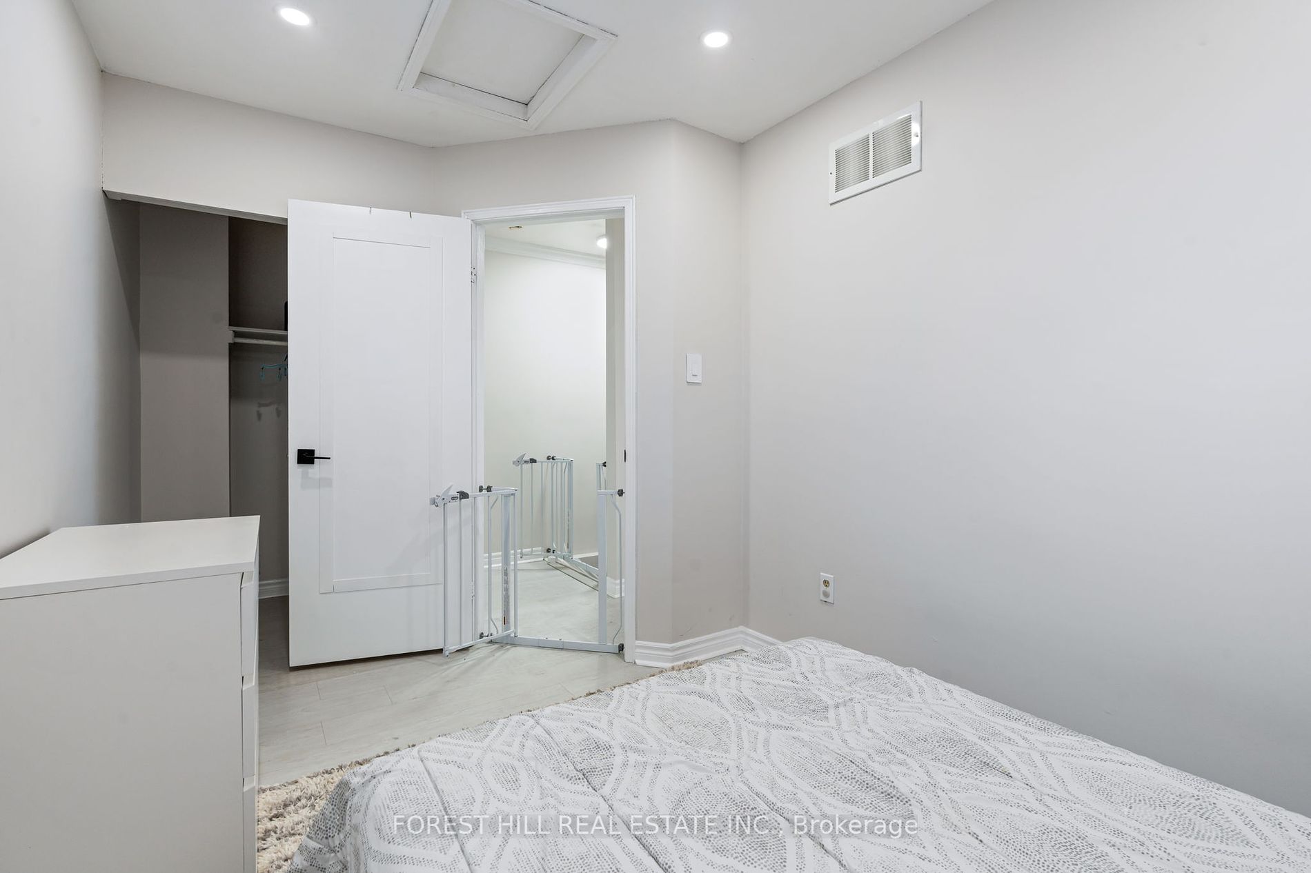 1436 Outlet Drive
