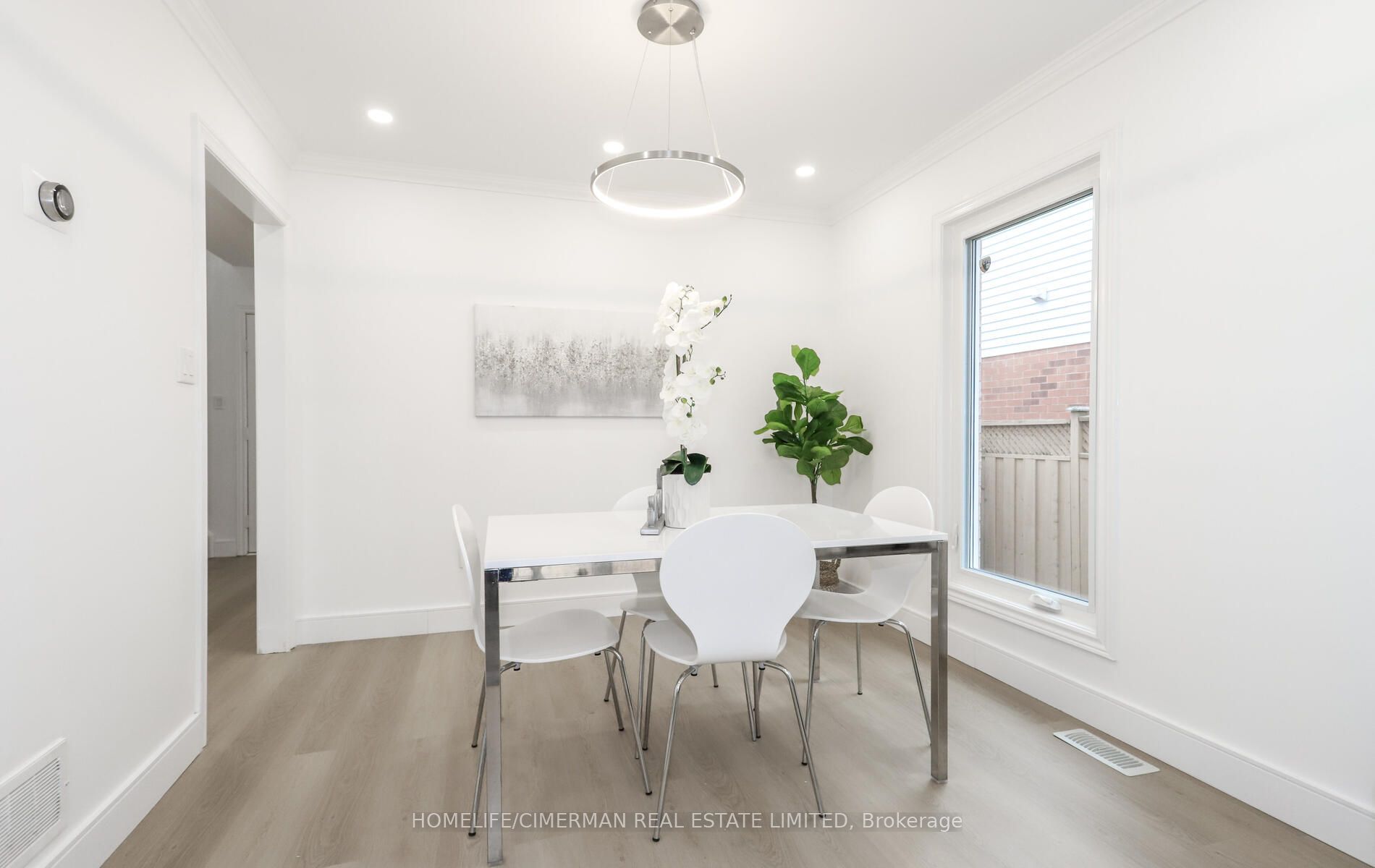 4 Brownstone Cres