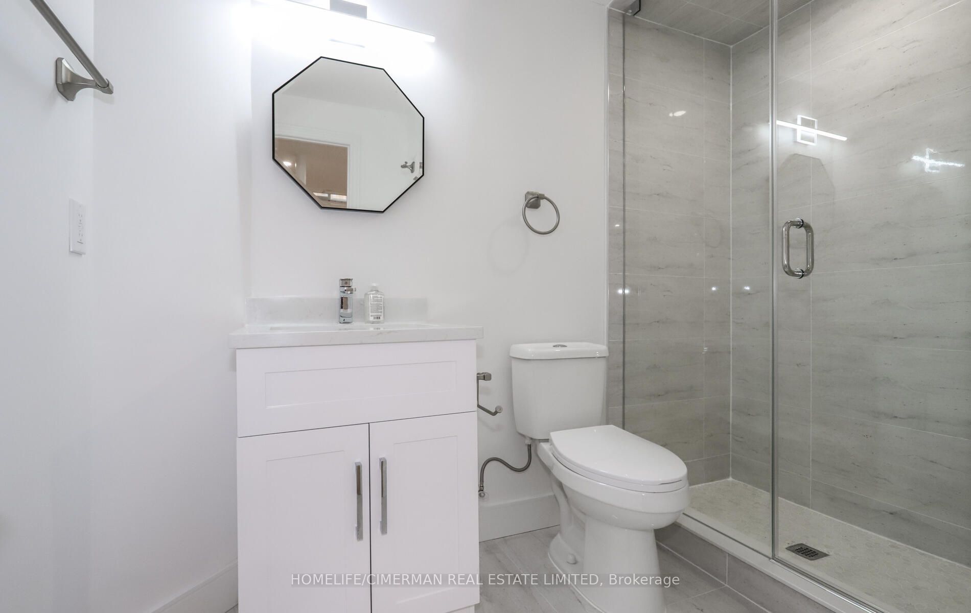 4 Brownstone Cres