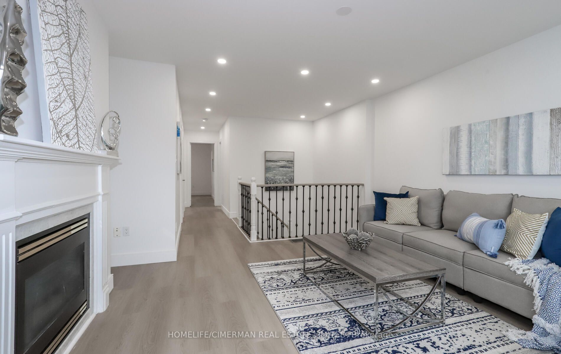 4 Brownstone Cres