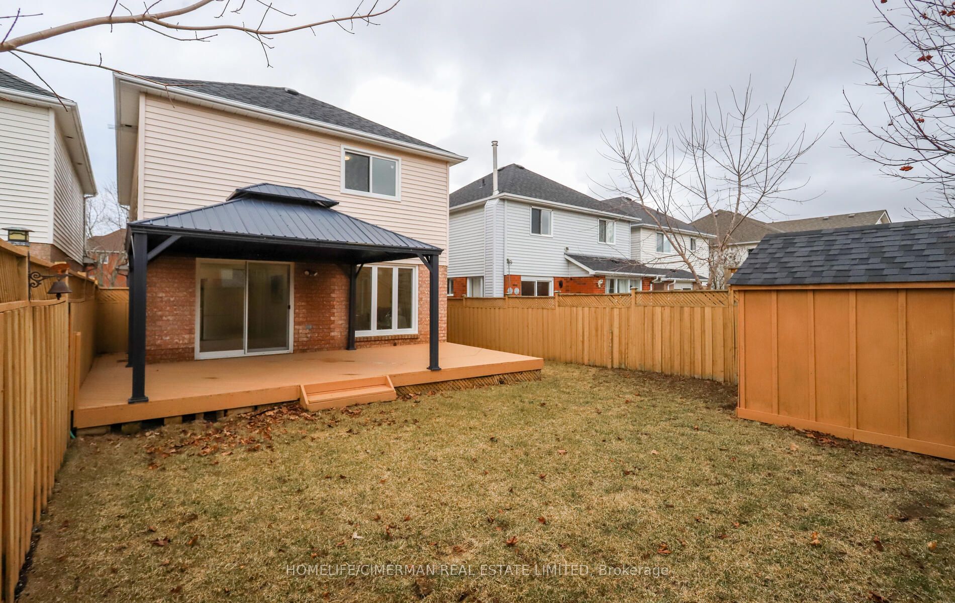 4 Brownstone Cres