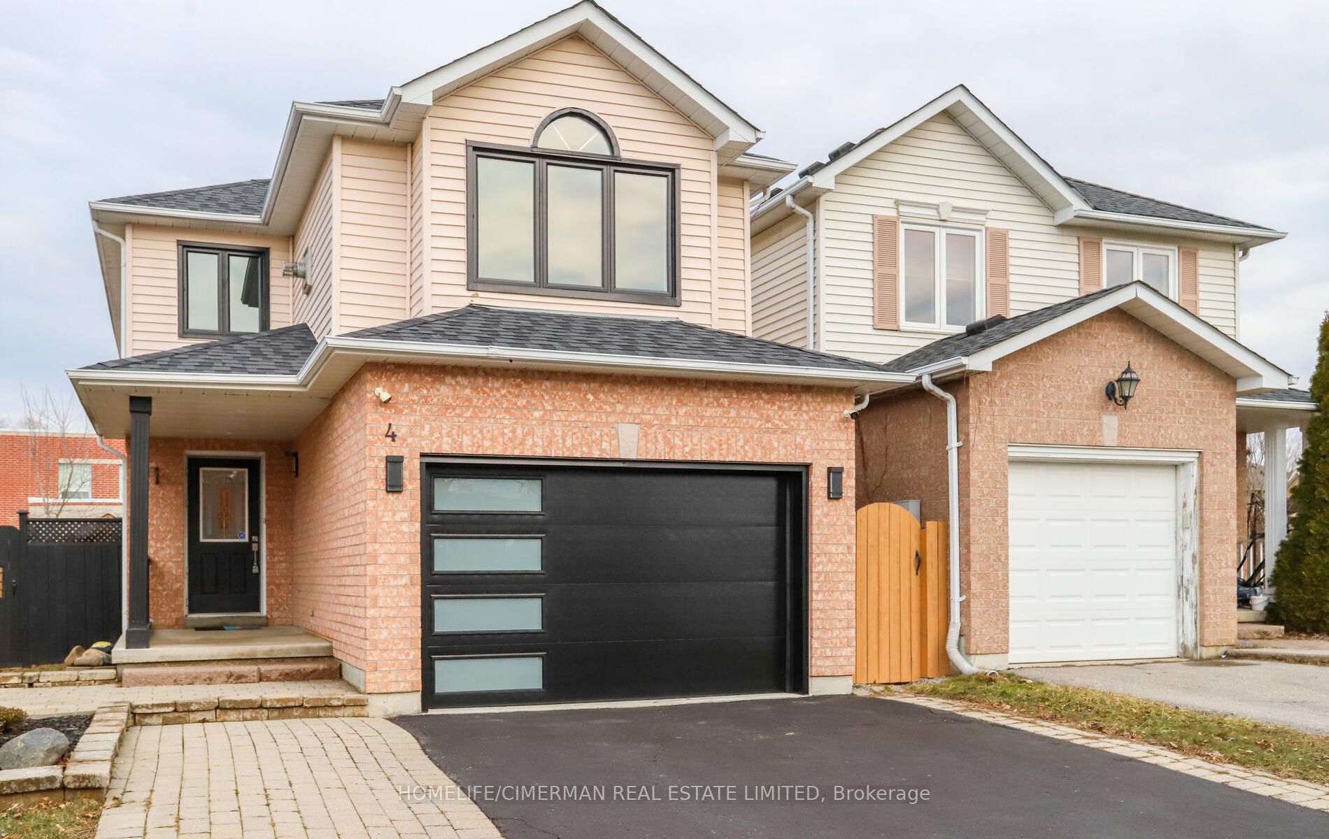 4 Brownstone Cres