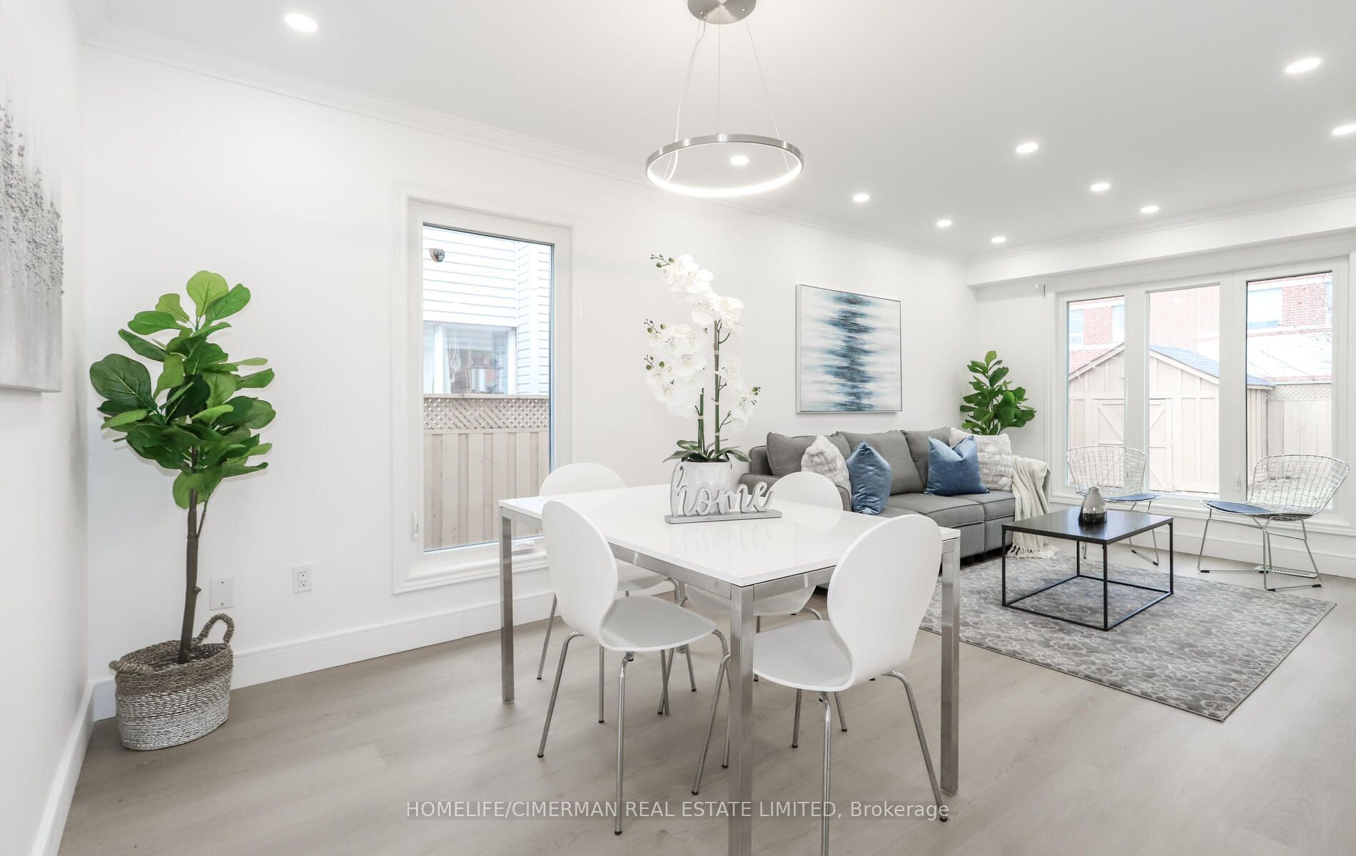 4 Brownstone Cres