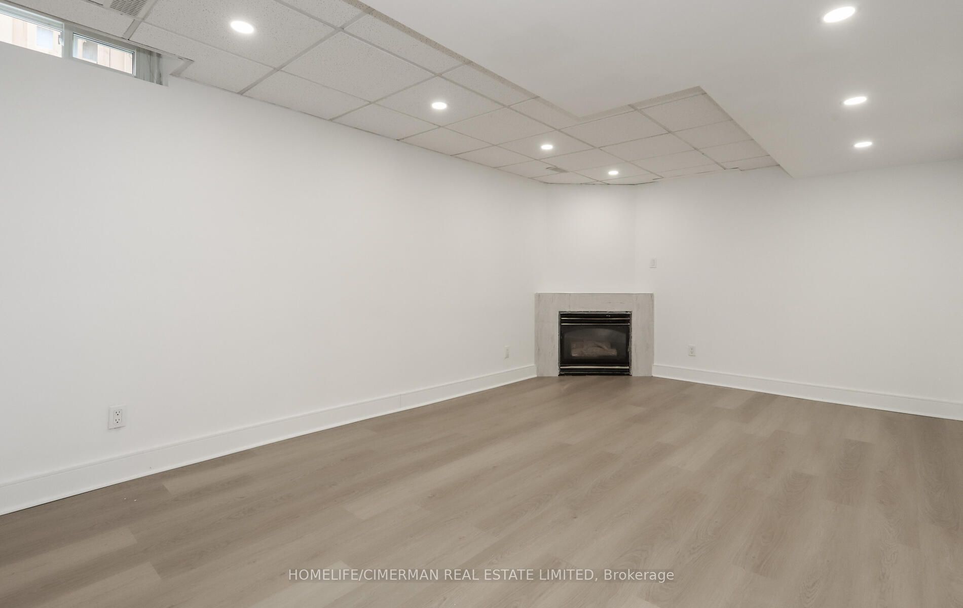 4 Brownstone Cres