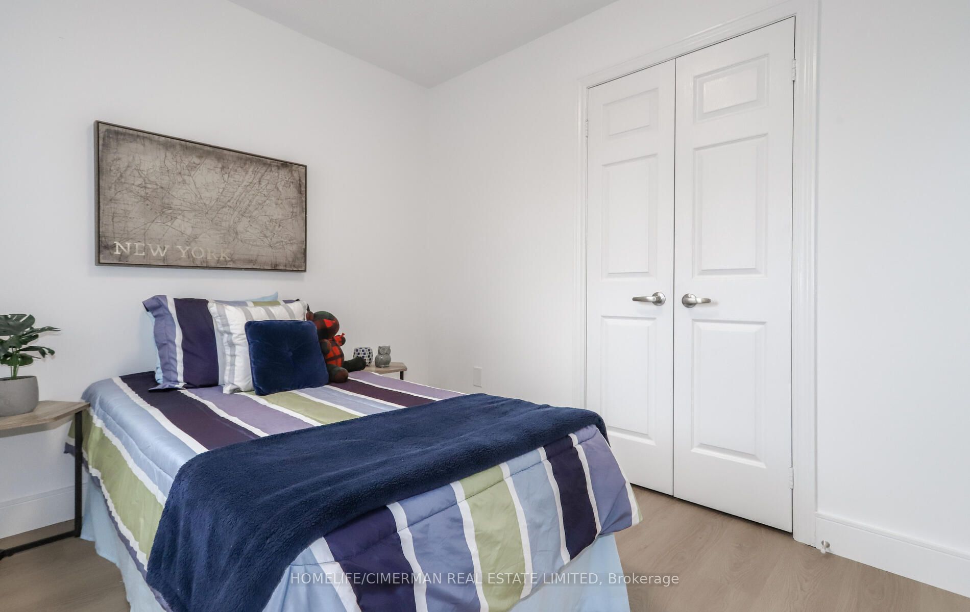 4 Brownstone Cres