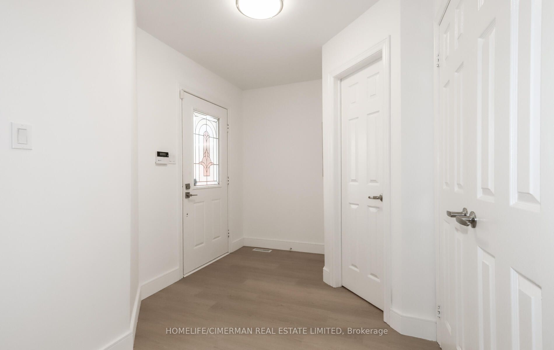 4 Brownstone Cres