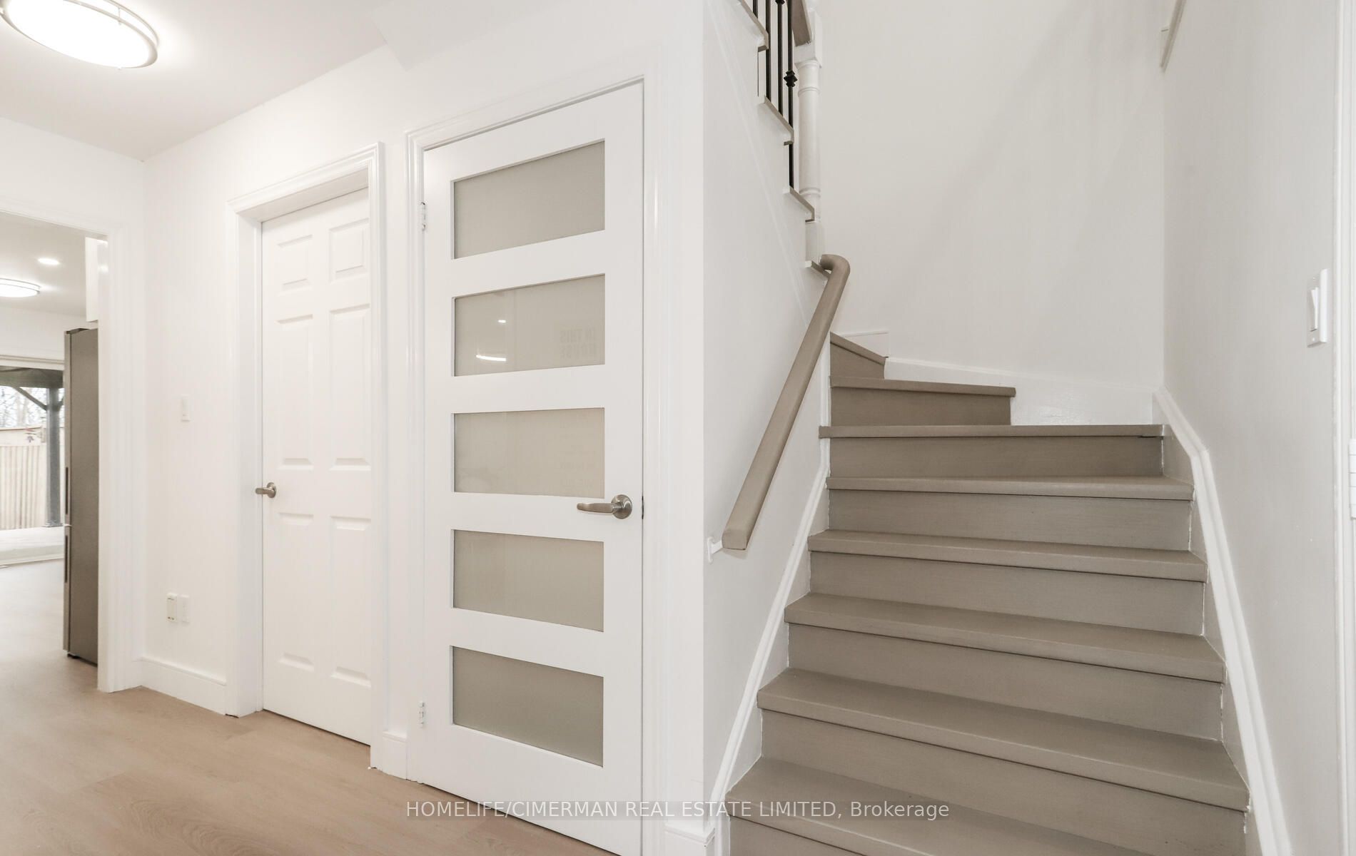 4 Brownstone Cres