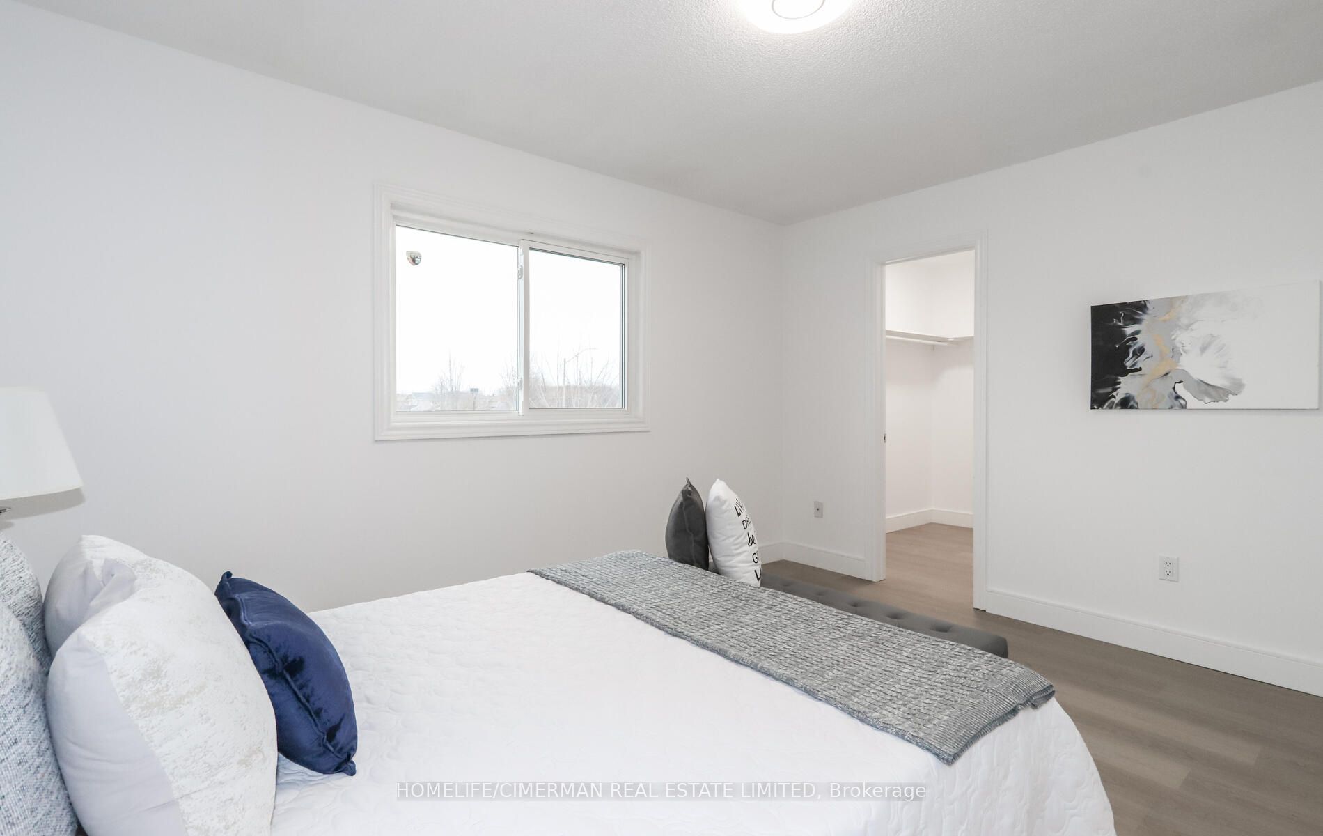 4 Brownstone Cres