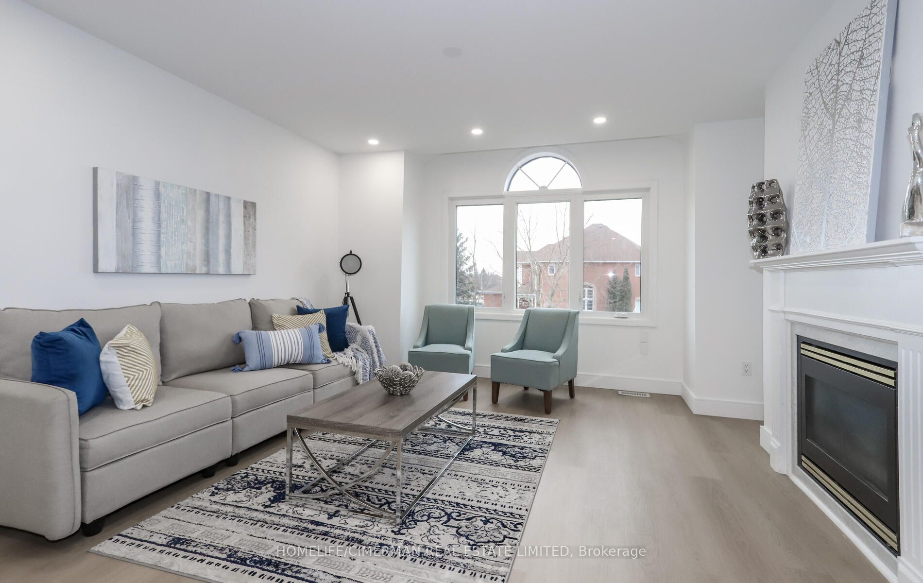 4 Brownstone Cres