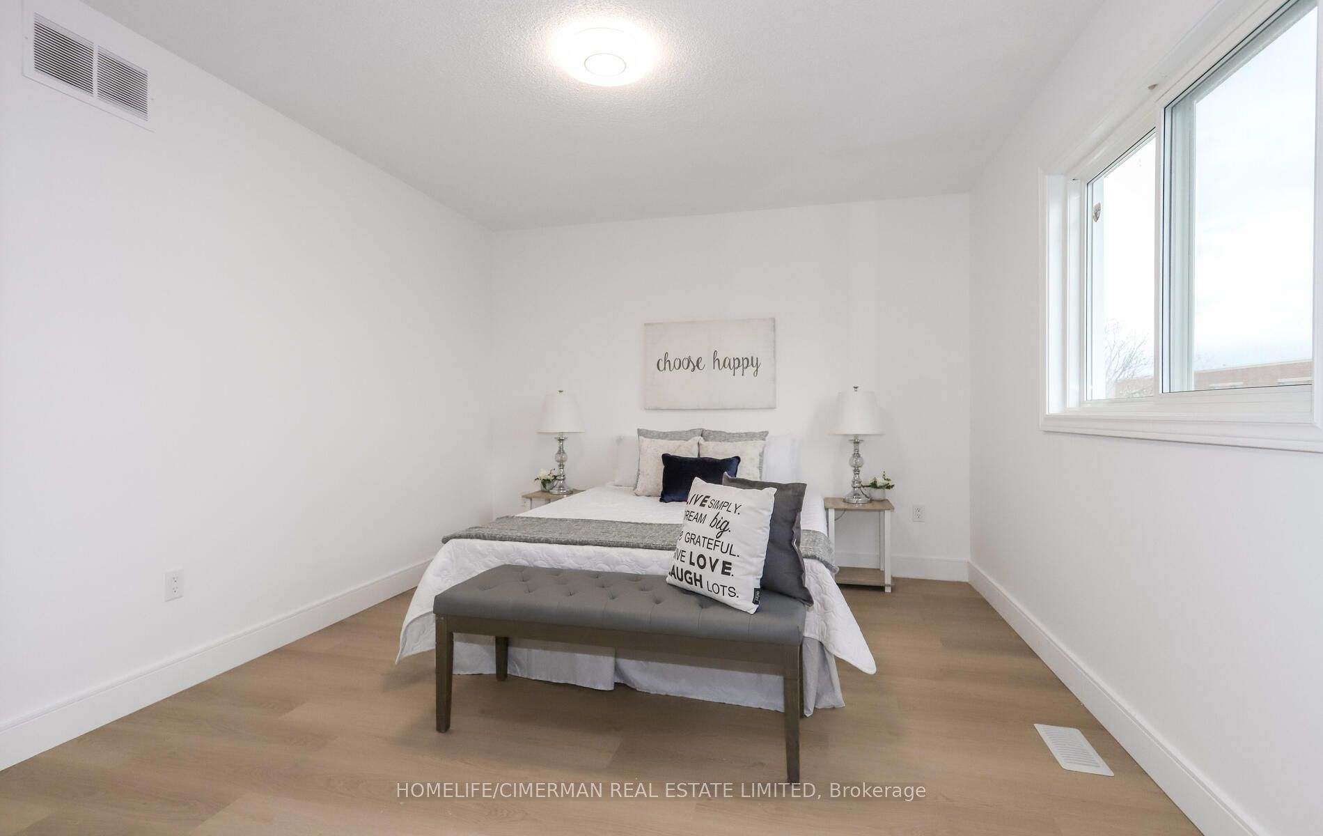 4 Brownstone Cres