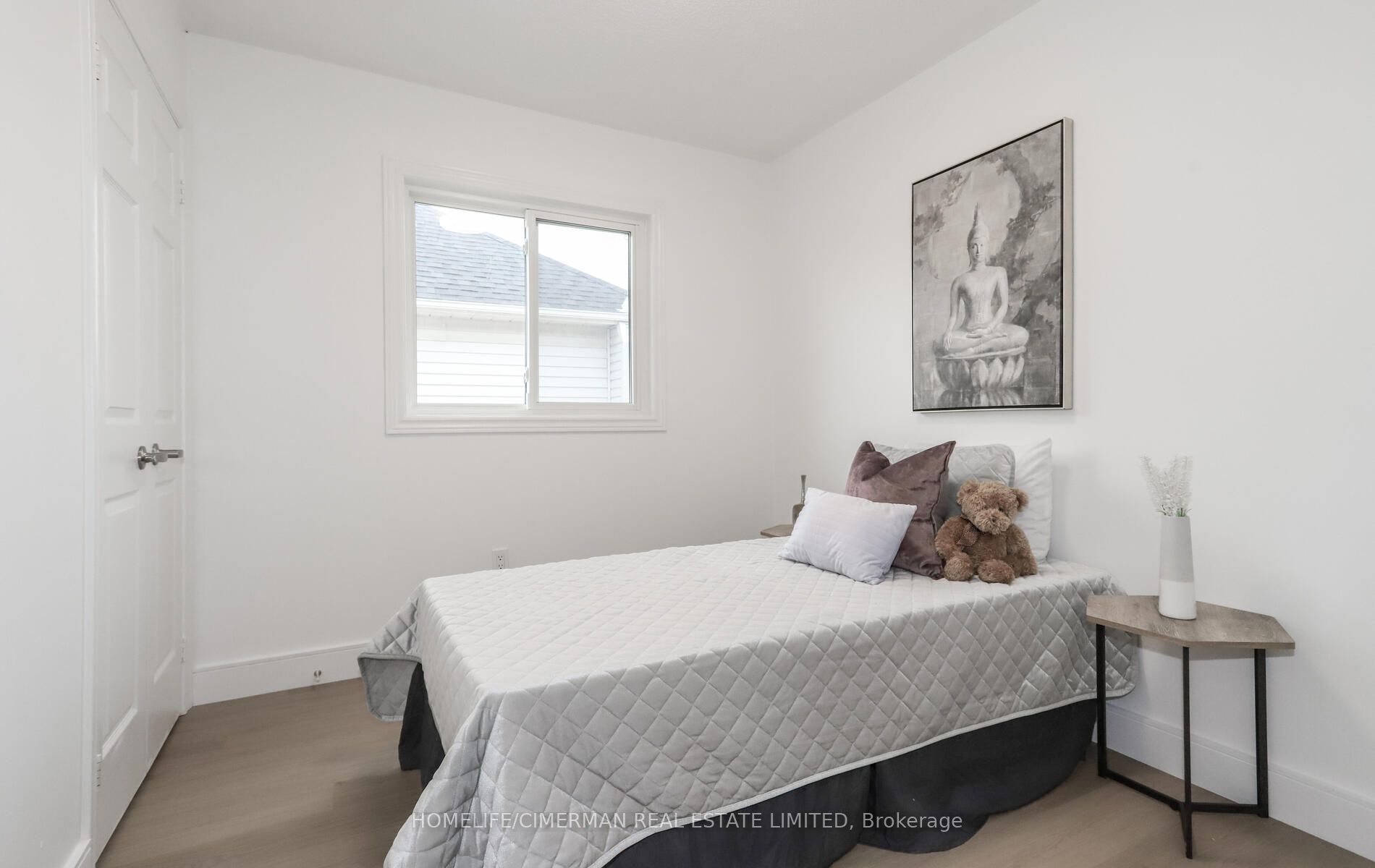 4 Brownstone Cres