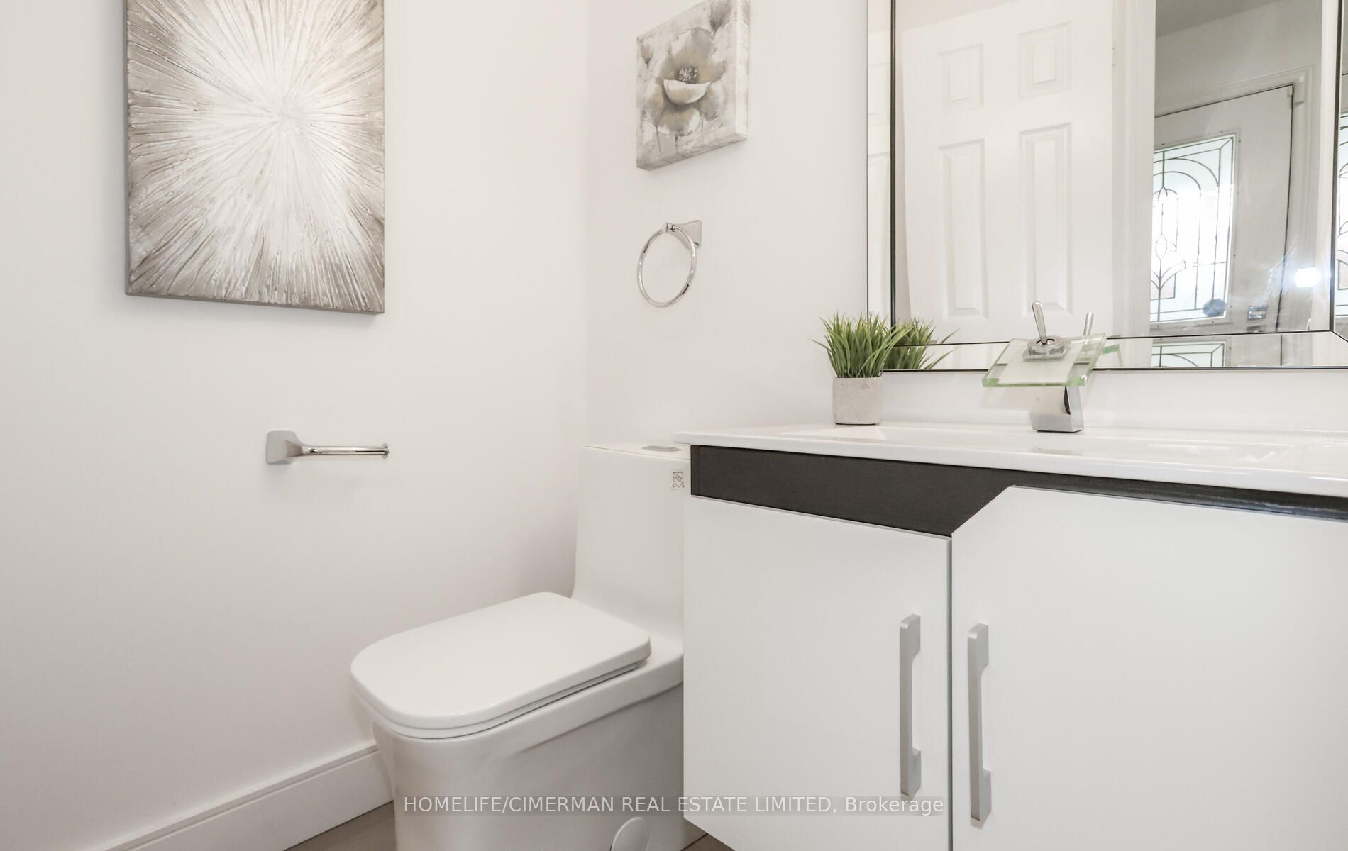 4 Brownstone Cres